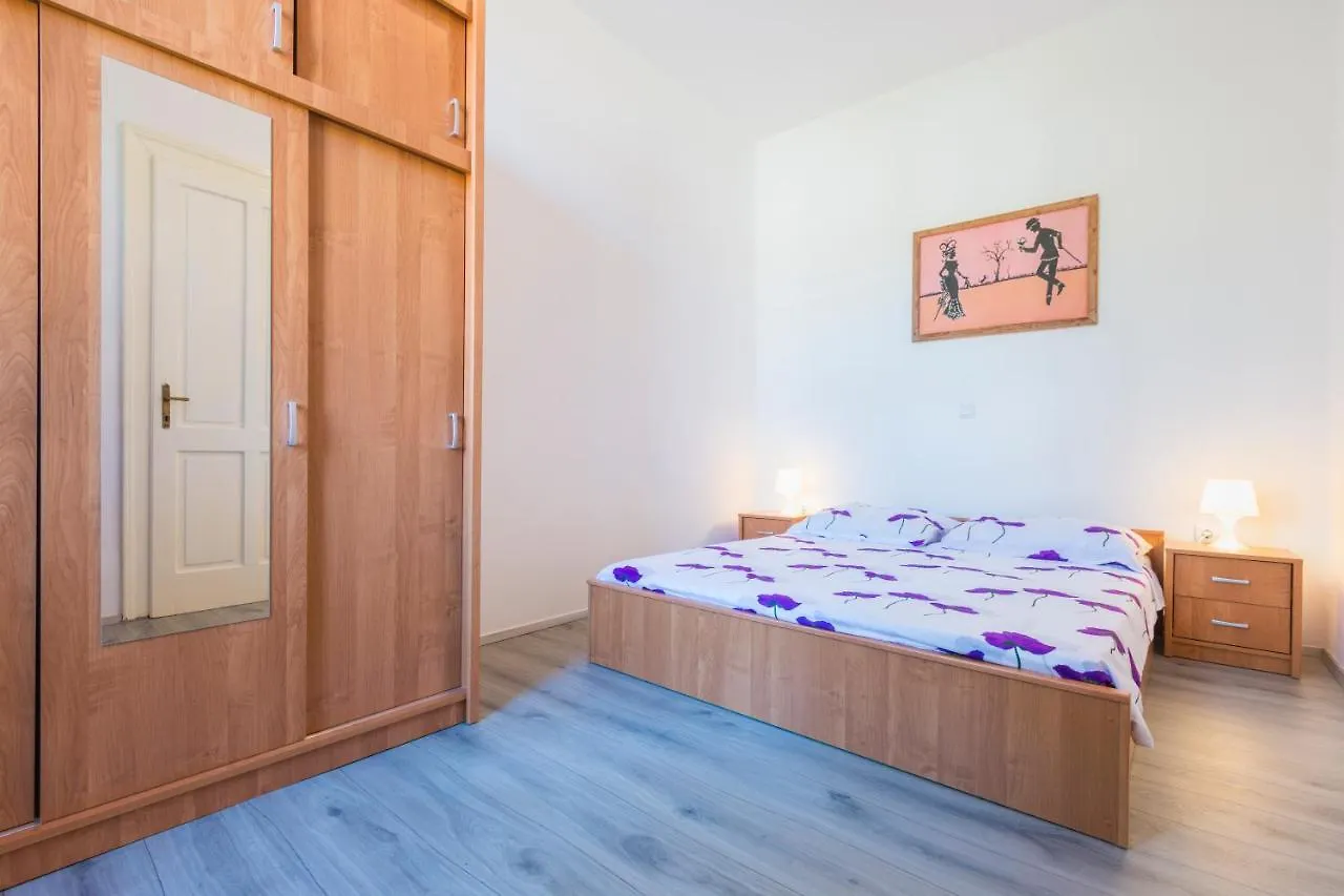 Apartmani Elio Pola 0*,  Croazia
